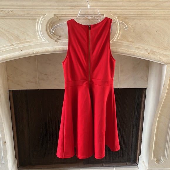 Red dress - Picture 2 of 5